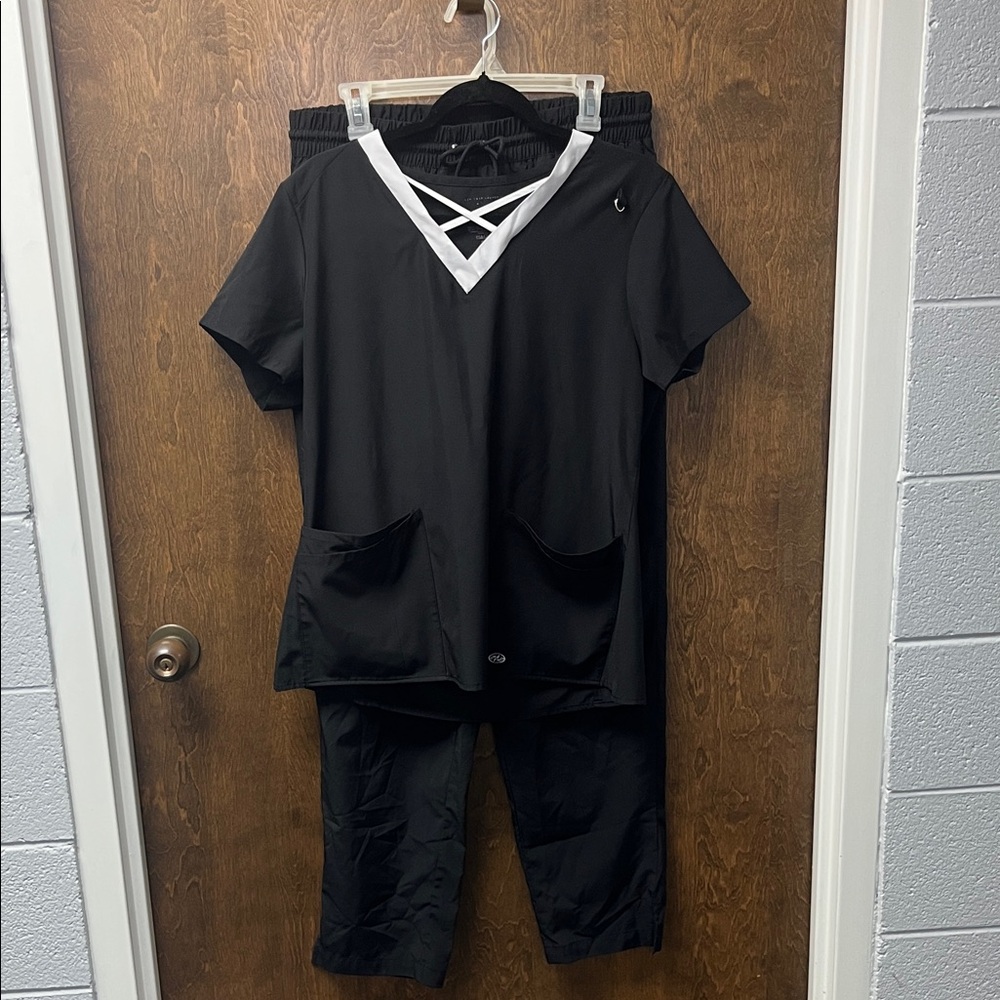 Black Women scrub top and bottoms size medium